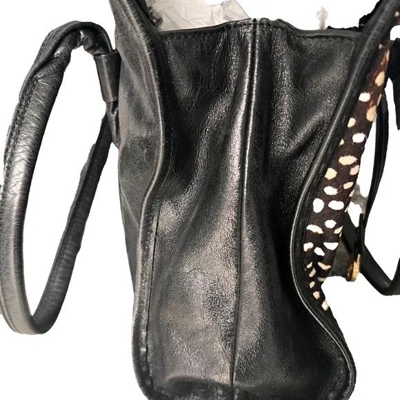 Stylish Black and Beige Tote Bag - Picture 2 of 10